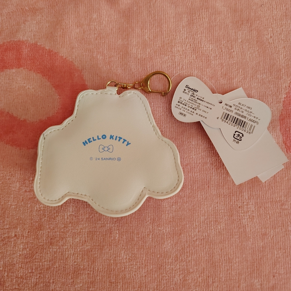 EXCLUSIVE - Hello Kitty Officially Licensed Keychain Set - Picture 8 of 10